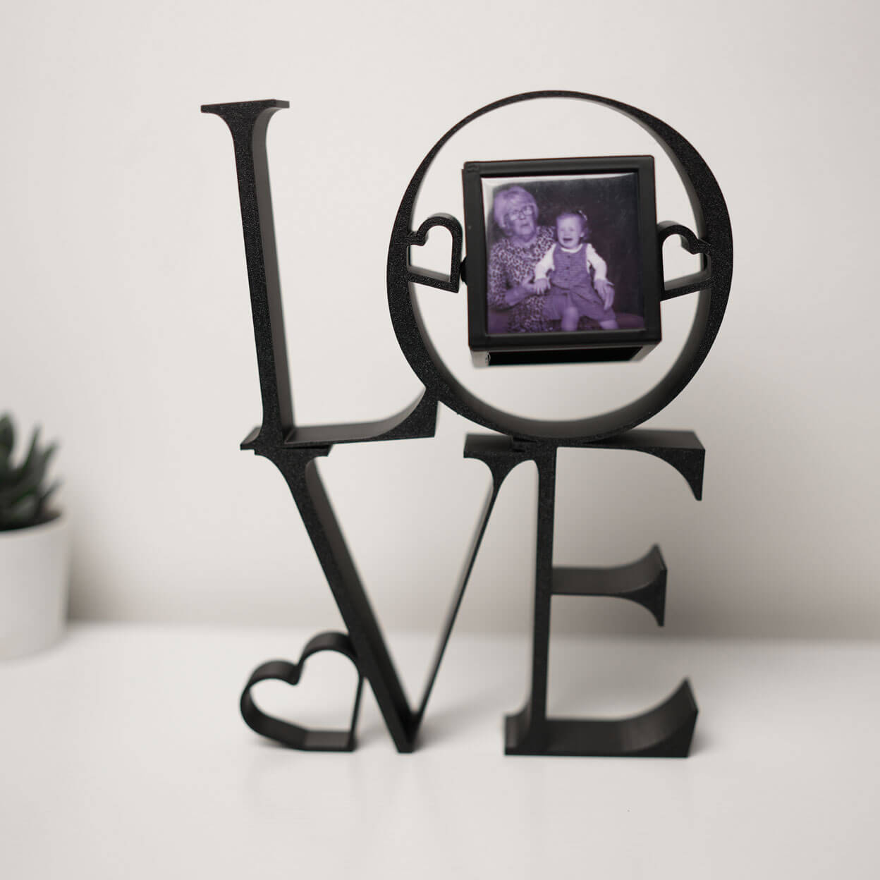 Black-Photo-Magnet-Frame-With-Rolling-Cube